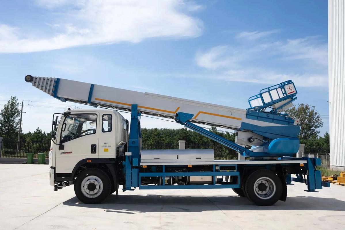 余干县云梯上料车租赁费用