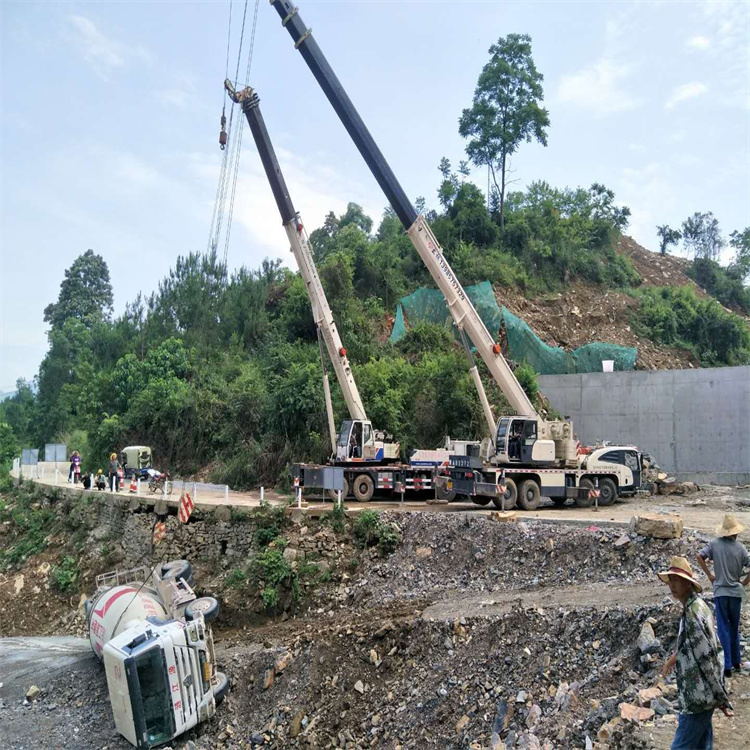余干县汽车掉沟里叫吊车救援要多少钱